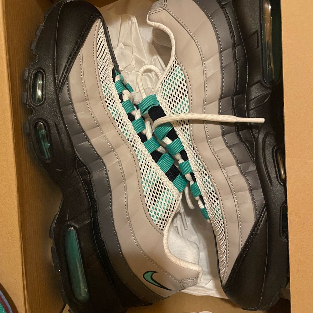 Womens air max 95 10 1/2 women 8.5 men unisex